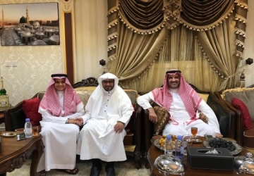 زيارة الأمير فيصل بن سلمان لفضيلة الشيخ صالح المغامسي في منزله بالمدينة المنورة بحضور الأمير فهد بن فيصل بن سلمان وعدد من المسؤولين 18 1 1441هـ الراسخون في العلم